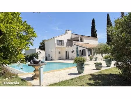 villa 7 pièces 220 m²