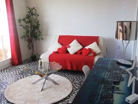 530 (eau et chauffage inclus)a 10 min a pied du centre de cherbourg, studio de 30 m2. balc