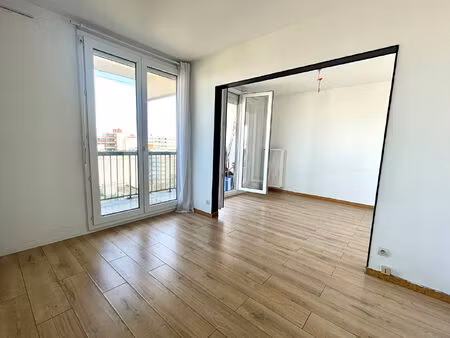 appartement vaulx-en-velin 5 pièce(s) 81 m2
