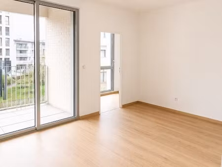 t2 neuf avec balcon et parking à bordeaux