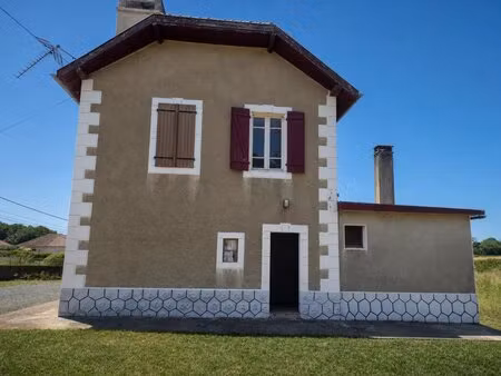 maison de 7 pièces de 160 m² à serres-sainte-marie