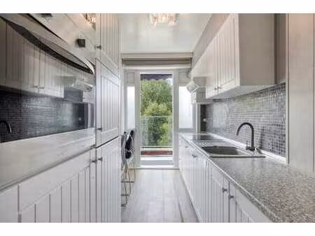 appartement très lumineux de 2 chambres