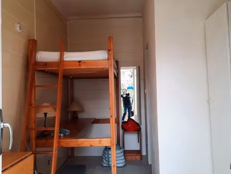 particulier loue petit studio meublé