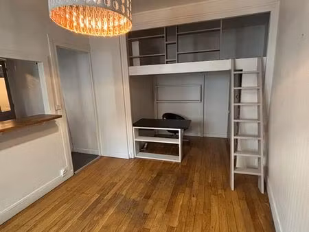 t1 meublé rénové de 27 m², lyon 7, proche métros et universités
