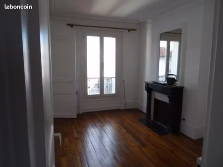 paris 10éme 2pièces 41 m² 1440 charges comprises 5éme ascenseur