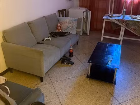 ebege une pesone dans le besoin