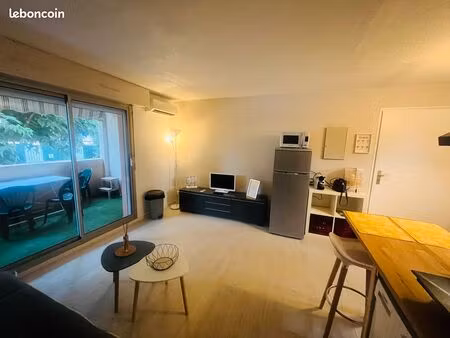 loue studio meuble etudiant avec parking prive ipfm toulon