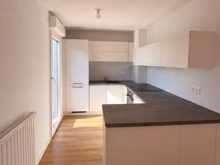 appartement t3 – 77 m² – dernier étage avec terrasse de 50 m² – triple exposition