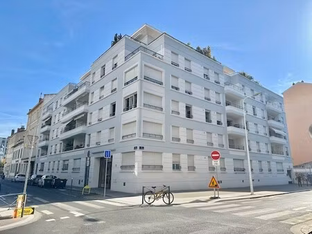 a louer - t3 meuble de 79.80 m² - quartier bellecombe - rue sainte genevieve 69006 lyon