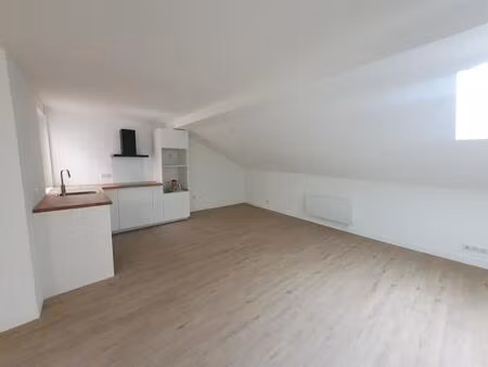 t4 sous les toits – rue de la république, à deux pas du vieux-port