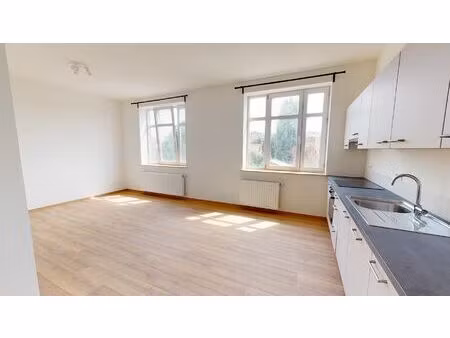 duplex à louer à rue jacques hoton 33 woluwe-saint-lambert (vbe50806)