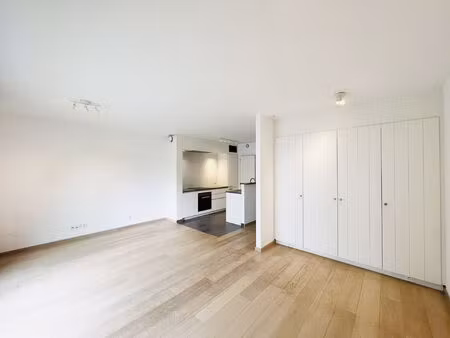 studio à louer à allée christian de duve 2 woluwe-saint-lambert (vbe50807)