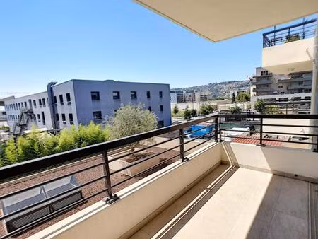 grand studio avec terrasse