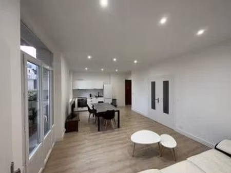 location meublée appartement 5 pièces 85 m² à villeurbanne (69100), 600 €