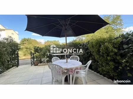 résidence avec piscine – t2 en rez-de-chaussée avec grande terrasse