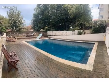 location étudiante – t2 meublé avec terrasse, parking et piscine – centre de biarritz