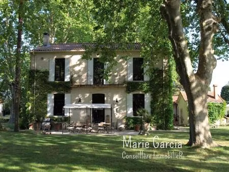 maison de maître à nîmes, parc de 1,7 ha, dépendance et piscine