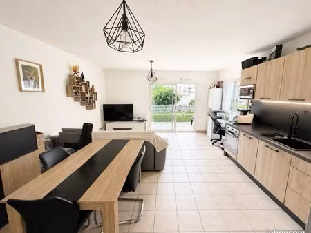 appartement t2 avec jardin privatif, terrasse et parking