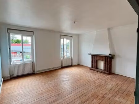 à louer – grand appartement t4 de 111,31 m² – 1er étage – dpe c