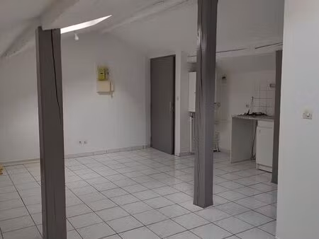 studio à vendre ste-foy-les-lyon (quartier eglise)