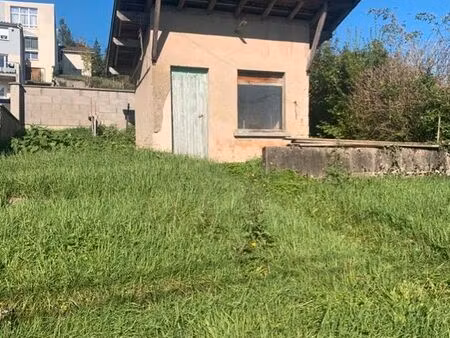 terrain au bord de l'eau