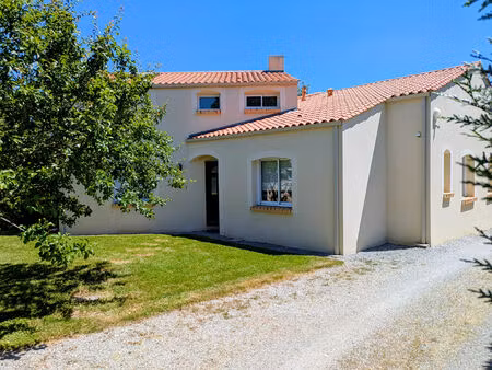 maison la roche sur yon 7 pièce(s) 152 m2