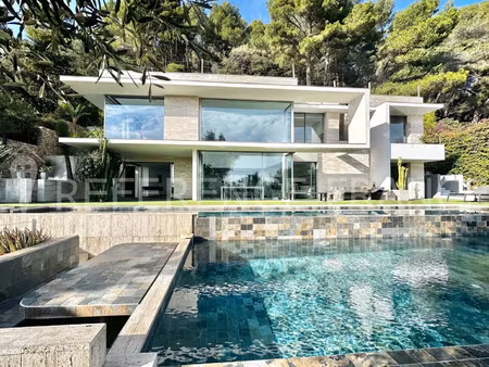 villa de luxe à louer dans le quartier valmasque-notre dame de vie