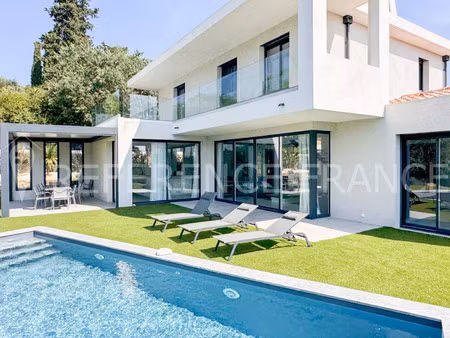 villa de luxe à louer dans le quartier village-le val-cabrieres