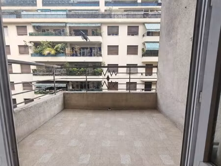 nice centre 2 pieces avec balcon