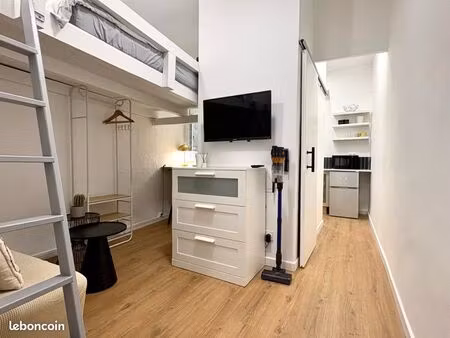 studio loué et meublé face à la timone