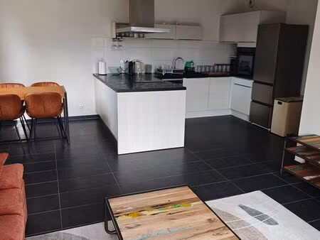 t3 meublé 62 m² avec balcon, garage fermé et cave – résidence récente