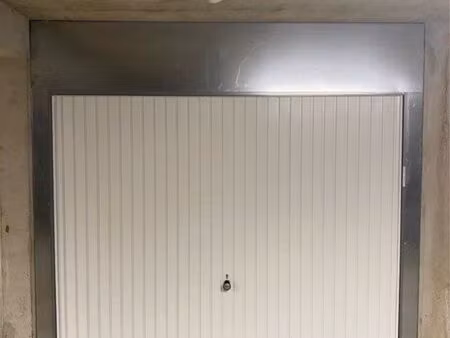 box de stationnement ou stockage 19m2