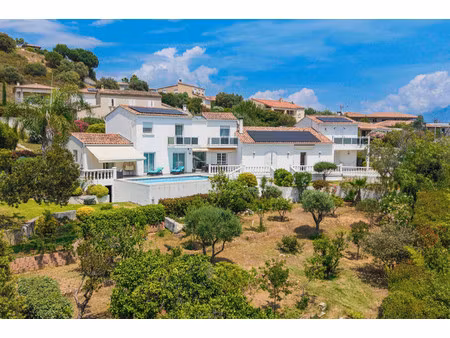 maison de luxe à vendre à afa