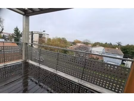 t3 lalande - dernier etage - balcon - 2 parkings