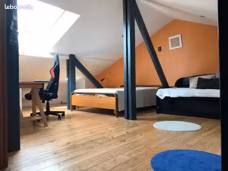 grande chambre meublée pour étudiant chez l'habitant, salle de bain indépendante