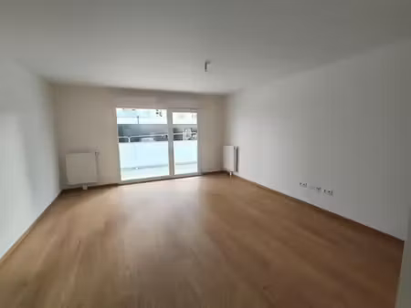 t2 avec balcon et parking à amiens