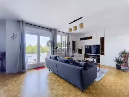 clé en main : t4 rénové, balcon spacieux et parking privé