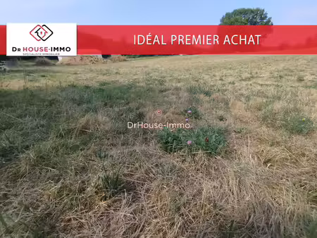 terrain constructible de 1 735 m² - aux portes de la ville