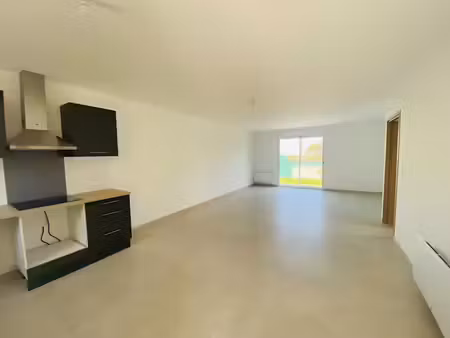 location appartement 3 pièces 76.1 m² à vence (06140), 1 300 €