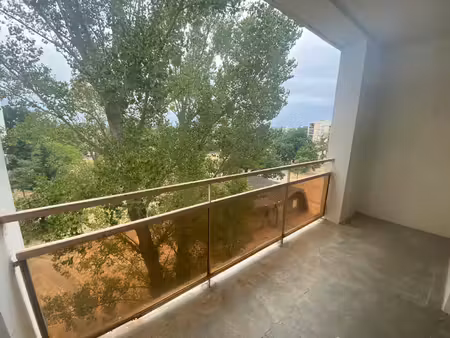 spacieux t4 de 72m2 avec balcon