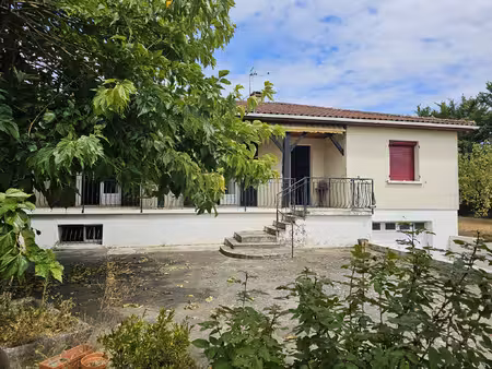 maison sur sous sol, 3 chambres, jardin .