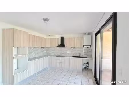 location t4 lumineux de 106 m²