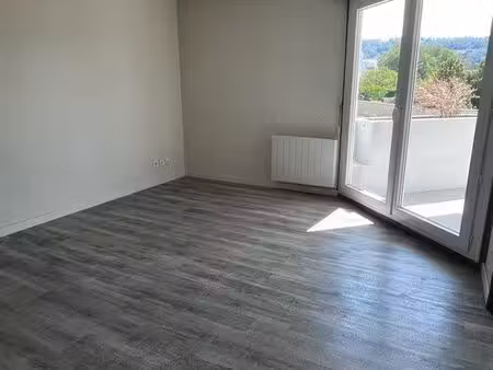 t1 bis, balcon et garage