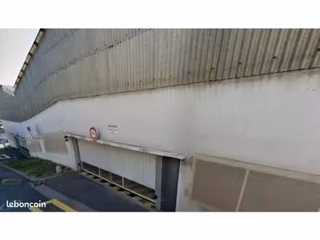 place de parking sécurisée