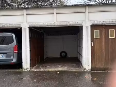 parking/box l'hay les roses