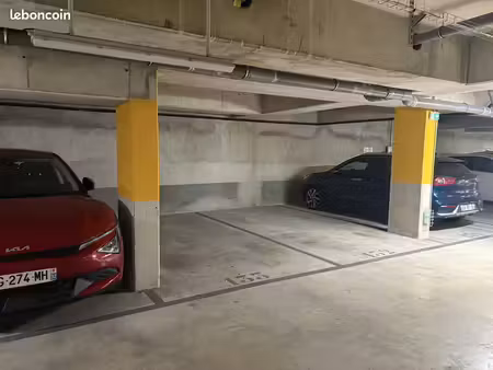 place de parking 12 m²