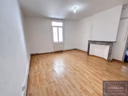 f2 + bureau de 60.61 m2 au coeur de l'écusson