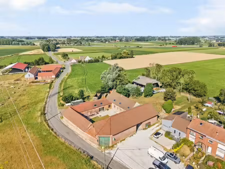 splendide ferme en carré de 317m² au cœur de saint-léger
