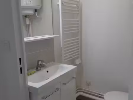 vends studio 17,5 m2 dernier étage caen beaulieu avec parking