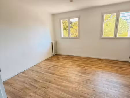 t3 50m lumineux traversant + balcon